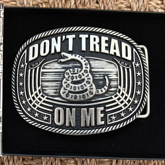 ATTITUDE BUCKLE “DONT TREAD ON ME” ROPED SILVER NEW in box